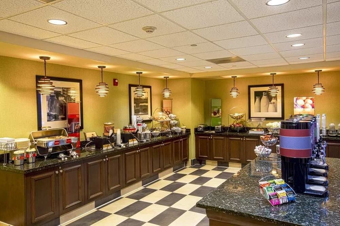 Imagen del bar/restaurante del Hotel Hampton Inn and Suites Sacramento-elk Grove Laguna I-5. Foto 3