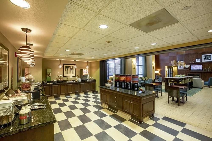 Imagen del bar/restaurante del Hotel Hampton Inn and Suites Sacramento-elk Grove Laguna I-5. Foto 4