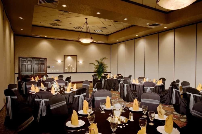 Imagen de los interiores del Hotel Hampton Inn and Suites Salt Lake City Airport. Foto 11