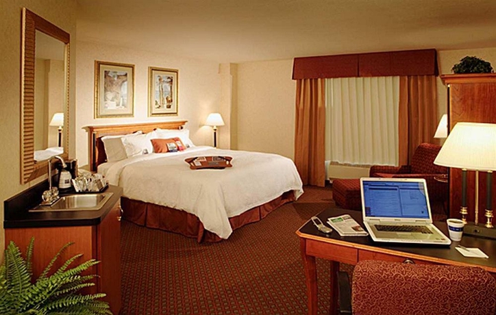 Imagen de la habitación del Hotel Hampton Inn and Suites Salt Lake City Airport. Foto 6