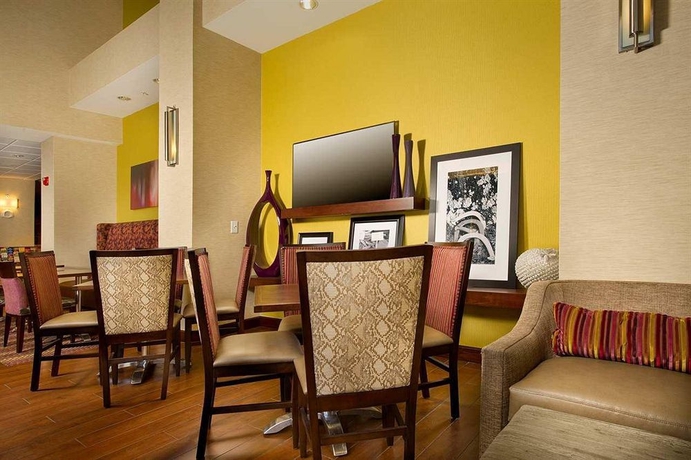 Imagen del bar/restaurante del Hotel Hampton Inn and Suites San Antonio-airport. Foto 3