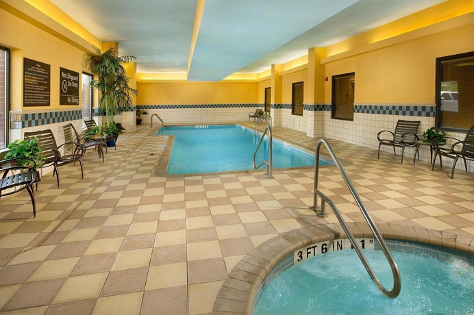 Imagen de la piscina del Hotel Hampton Inn and Suites San Antonio-airport. Foto 16