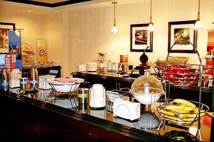 Imagen del bar/restaurante del Hotel Hampton Inn and Suites San Antonio/northeast I-35. Foto 5