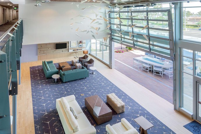 Imagen de los interiores del Hotel Hampton Inn and Suites San Diego Airport Liberty Station. Foto 15