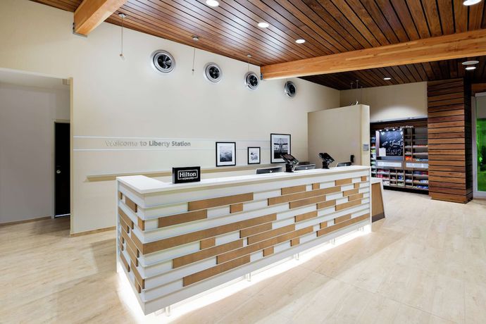 Imagen de los interiores del Hotel Hampton Inn and Suites San Diego Airport Liberty Station. Foto 18