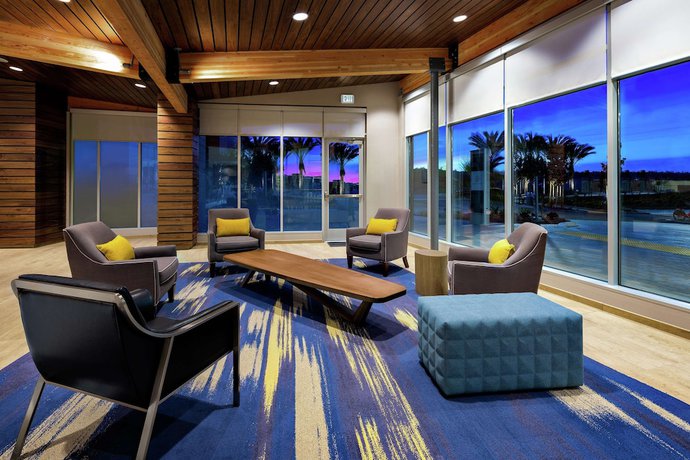 Imagen de los interiores del Hotel Hampton Inn and Suites San Diego Airport Liberty Station. Foto 19