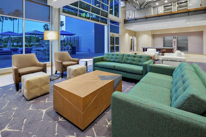 Imagen de los interiores del Hotel Hampton Inn and Suites San Diego Airport Liberty Station. Foto 20