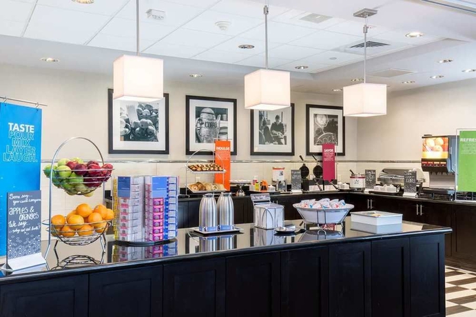 Imagen del bar/restaurante del Hotel Hampton Inn and Suites San Diego-poway. Foto 3