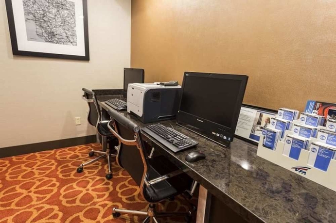 Imagen de los interiores del Hotel Hampton Inn and Suites San Jose. Foto 10
