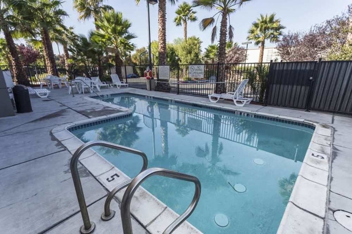 Imagen de la piscina del Hotel Hampton Inn and Suites San Jose. Foto 12