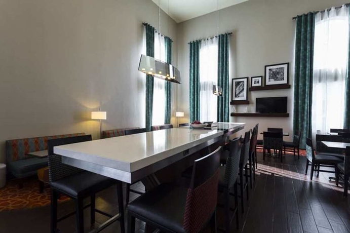 Imagen del bar/restaurante del Hotel Hampton Inn and Suites San Jose. Foto 5