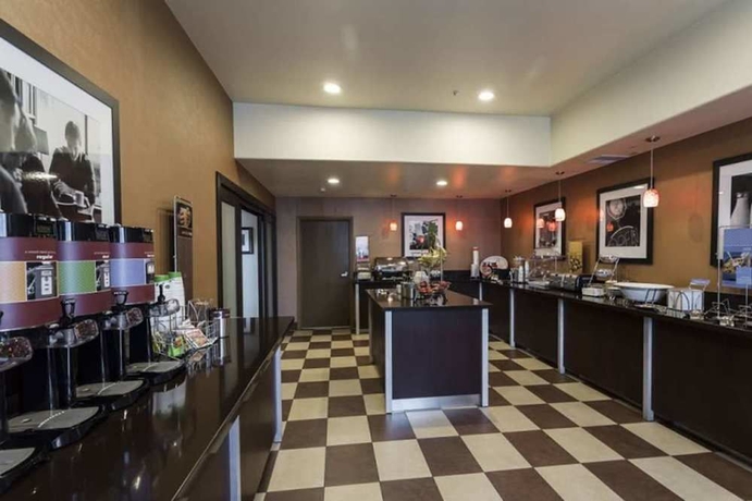 Imagen del bar/restaurante del Hotel Hampton Inn and Suites San Jose. Foto 6