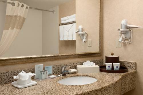 Imagen de la habitación del Hotel Hampton Inn and Suites San Marcos. Foto 5