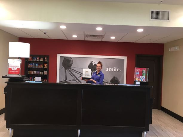 Imagen de los interiores del Hotel Hampton Inn and Suites Sandusky/Milan. Foto 16