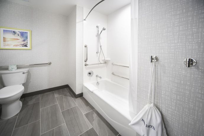 Imagen de la habitación del Hotel Hampton Inn and Suites Santa Maria. Foto 3