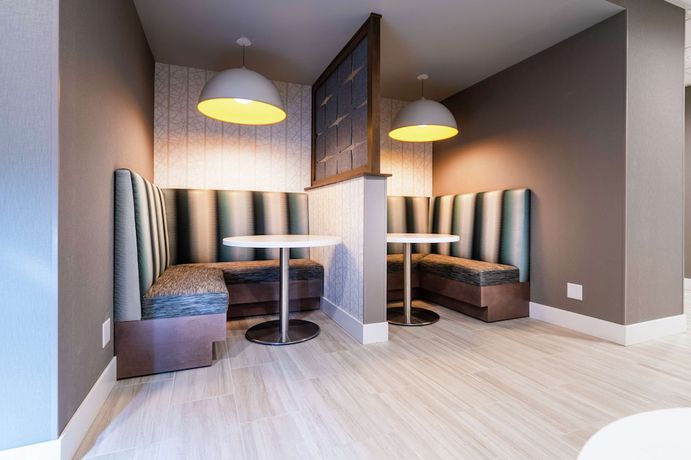 Imagen de los interiores del Hotel Hampton Inn and Suites Santa Maria. Foto 20