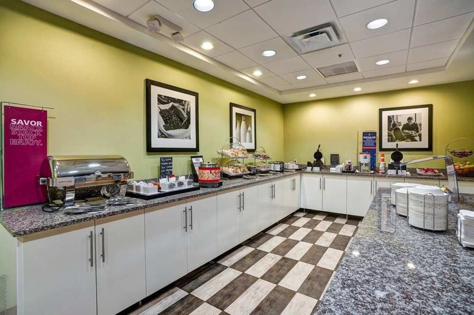 Imagen del bar/restaurante del Hotel Hampton Inn and Suites Sarasota/bradenton-airport, Fl. Foto 2