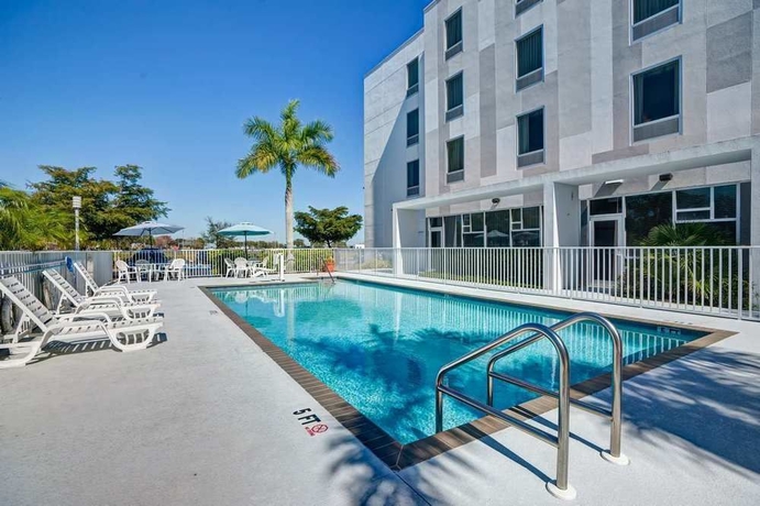 Imagen de la piscina del Hotel Hampton Inn and Suites Sarasota/bradenton-airport, Fl. Foto 10