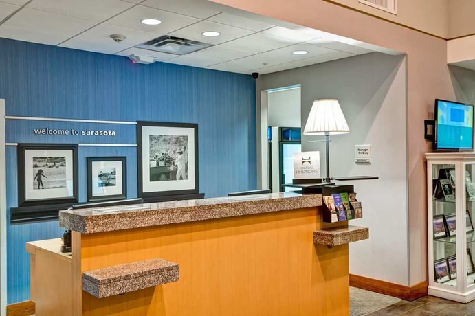 Imagen de los interiores del Hotel Hampton Inn and Suites Sarasota/bradenton-airport, Fl. Foto 9