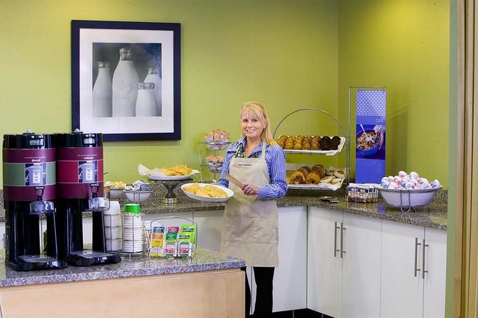 Imagen del bar/restaurante del Hotel Hampton Inn and Suites Sarasota/bradenton-airport, Fl. Foto 3