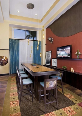 Imagen del bar/restaurante del Hotel Hampton Inn and Suites Sarasota/lakewood Ranch. Foto 2