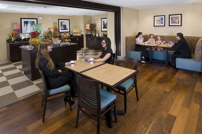 Imagen del bar/restaurante del Hotel Hampton Inn and Suites Sarasota/lakewood Ranch. Foto 4