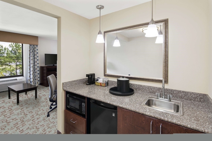 Imagen de la habitación del Hotel Hampton Inn and Suites Savannah-airport. Foto 8