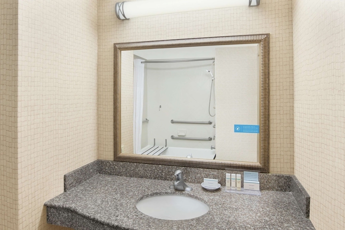 Imagen de la habitación del Hotel Hampton Inn and Suites Savannah-airport. Foto 12