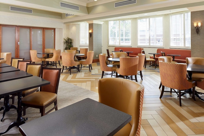 Imagen del bar/restaurante del Hotel Hampton Inn and Suites Savannah/midtown. Foto 2