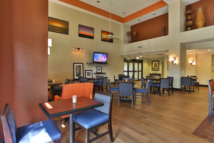 Imagen del bar/restaurante del Hotel Hampton Inn and Suites Schertz. Foto 2