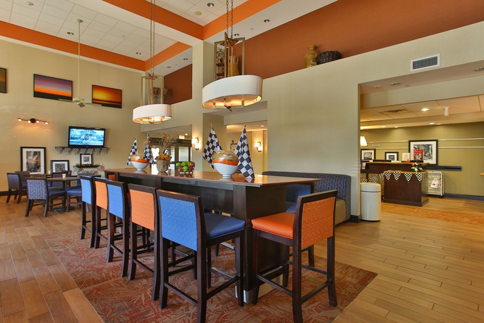 Imagen del bar/restaurante del Hotel Hampton Inn and Suites Schertz. Foto 5