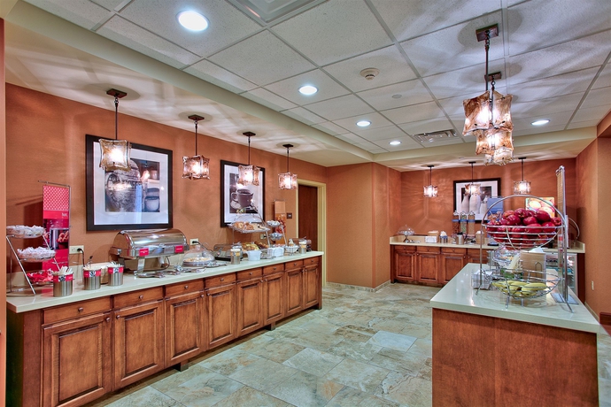 Imagen del bar/restaurante del Hotel Hampton Inn and Suites Scottsdale at Talking Stick. Foto 3