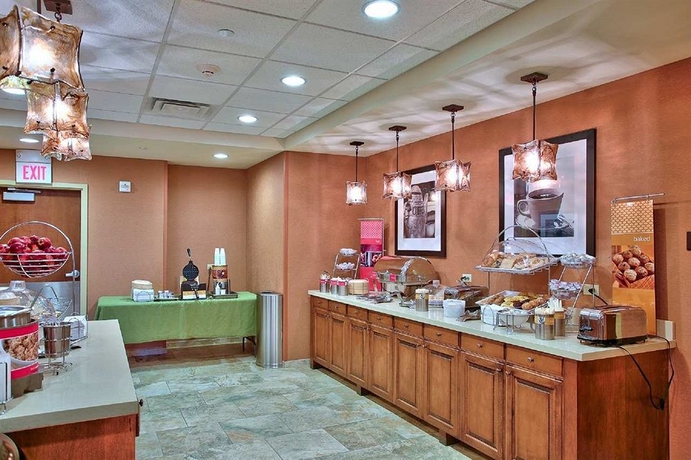 Imagen del bar/restaurante del Hotel Hampton Inn and Suites Scottsdale at Talking Stick. Foto 4