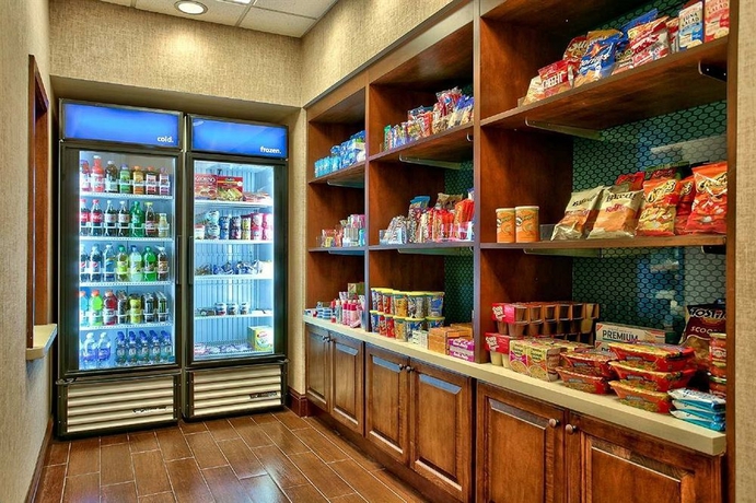 Imagen del bar/restaurante del Hotel Hampton Inn and Suites Scottsdale at Talking Stick. Foto 5