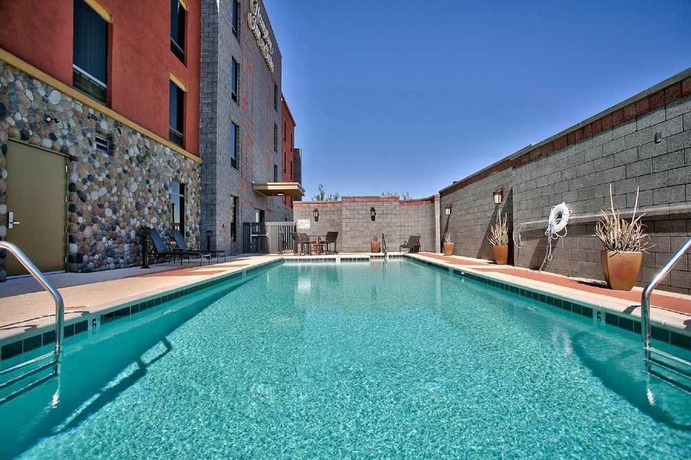 Imagen de la piscina del Hotel Hampton Inn and Suites Scottsdale at Talking Stick. Foto 16