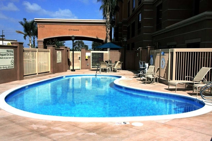 Imagen de la piscina del Hotel Hampton Inn and Suites Seal Beach. Foto 13