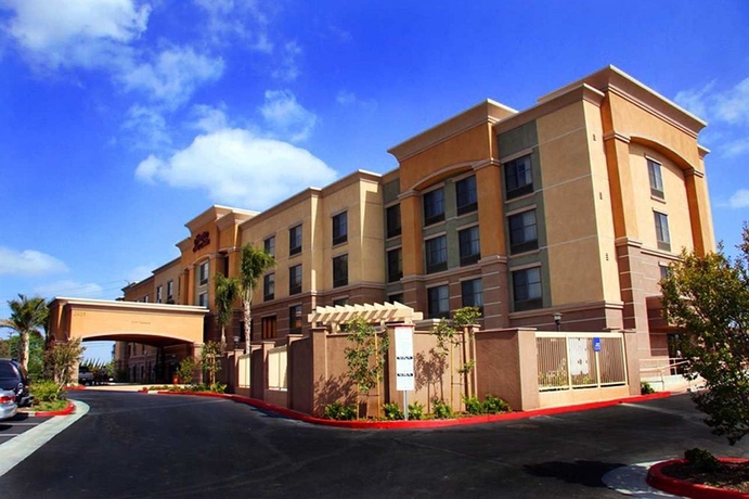 Imagen de los exteriores del Hotel Hampton Inn and Suites Seal Beach. Foto 6