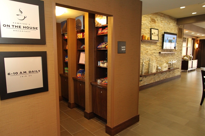 Imagen del bar/restaurante del Hotel Hampton Inn and Suites Seattle-downtown. Foto 2