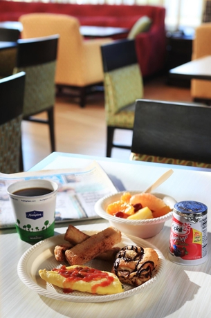 Imagen del bar/restaurante del Hotel Hampton Inn and Suites Seattle/federal Way. Foto 5