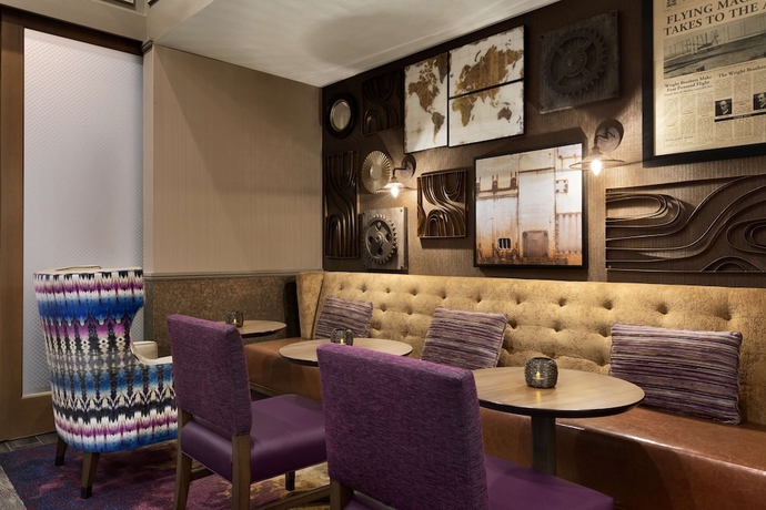 Imagen de los interiores del Hotel Hampton Inn and Suites Seattle/renton. Foto 17