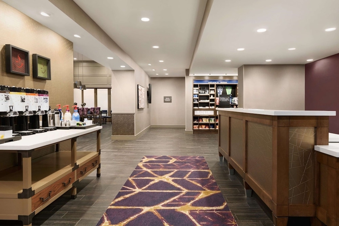 Imagen de los interiores del Hotel Hampton Inn and Suites Seattle/renton. Foto 18