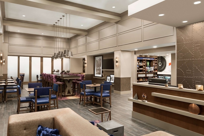 Imagen de los interiores del Hotel Hampton Inn and Suites Seattle/renton. Foto 19