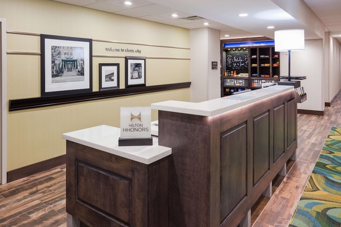 Imagen de los interiores del Hotel Hampton Inn and Suites Sioux City South. Foto 18