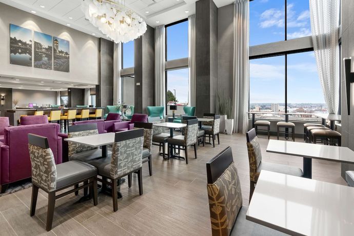 Imagen de los interiores del Hotel Hampton Inn and Suites Spokane Downtown-South. Foto 19