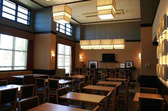 Imagen del bar/restaurante del Hotel Hampton Inn and Suites Spokane Valley. Foto 3