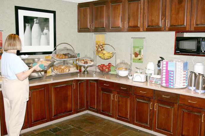 Imagen de los interiores del Hotel Hampton Inn and Suites Springdale. Foto 11