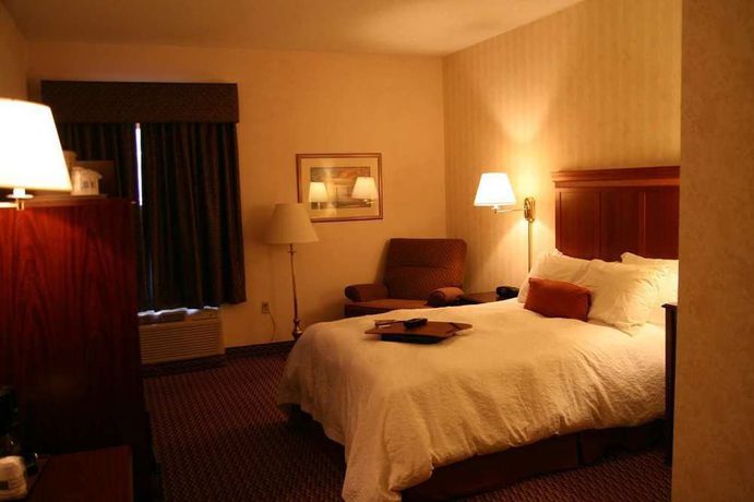 Imagen de los interiores del Hotel Hampton Inn and Suites Springdale. Foto 14