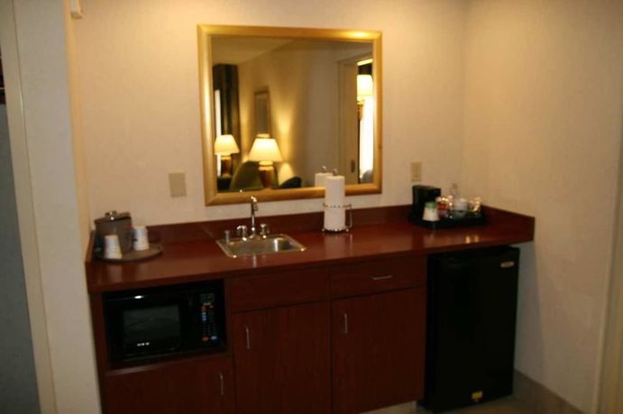 Imagen de los interiores del Hotel Hampton Inn and Suites Springfield-southwest. Foto 11