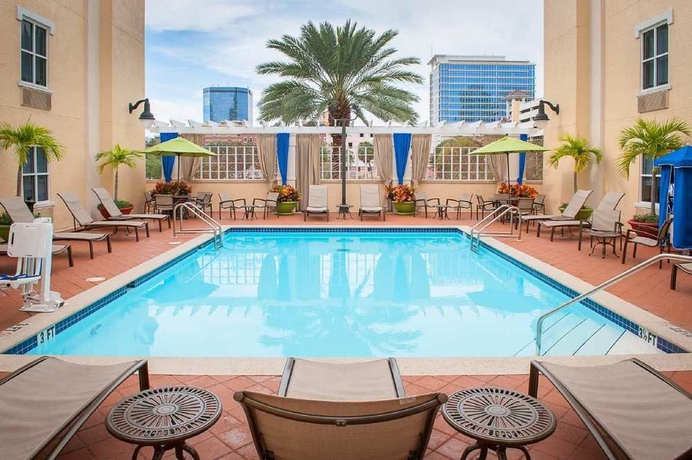 Imagen de la piscina del Hotel Hampton Inn and Suites St. Petersburg/downtown. Foto 15