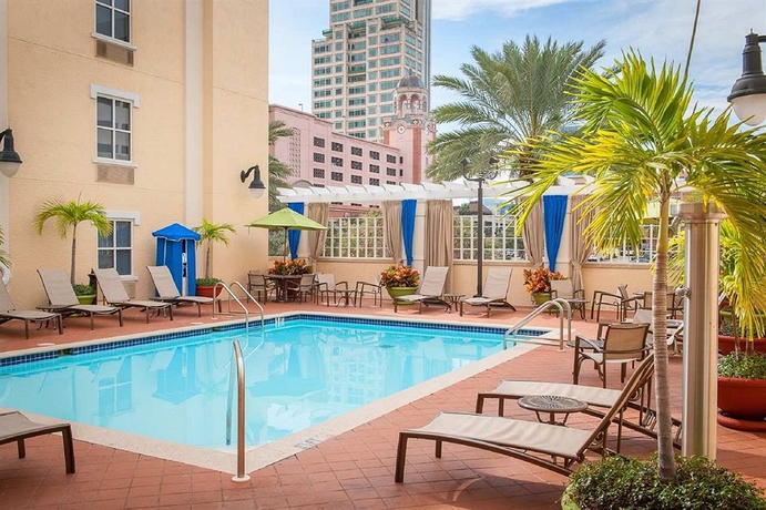Imagen de la piscina del Hotel Hampton Inn and Suites St. Petersburg/downtown. Foto 16
